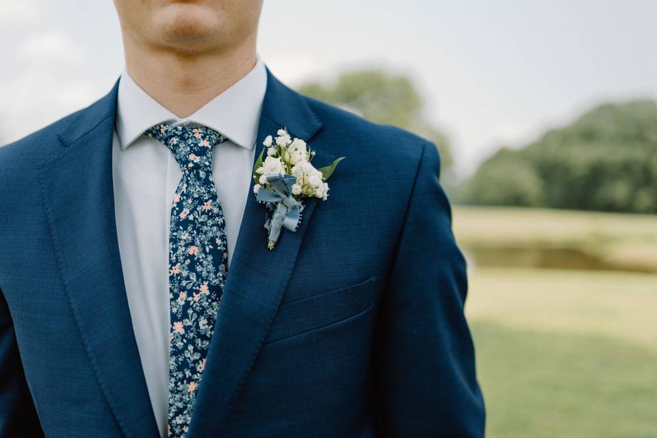 GROOM OUTFIT DETAIL