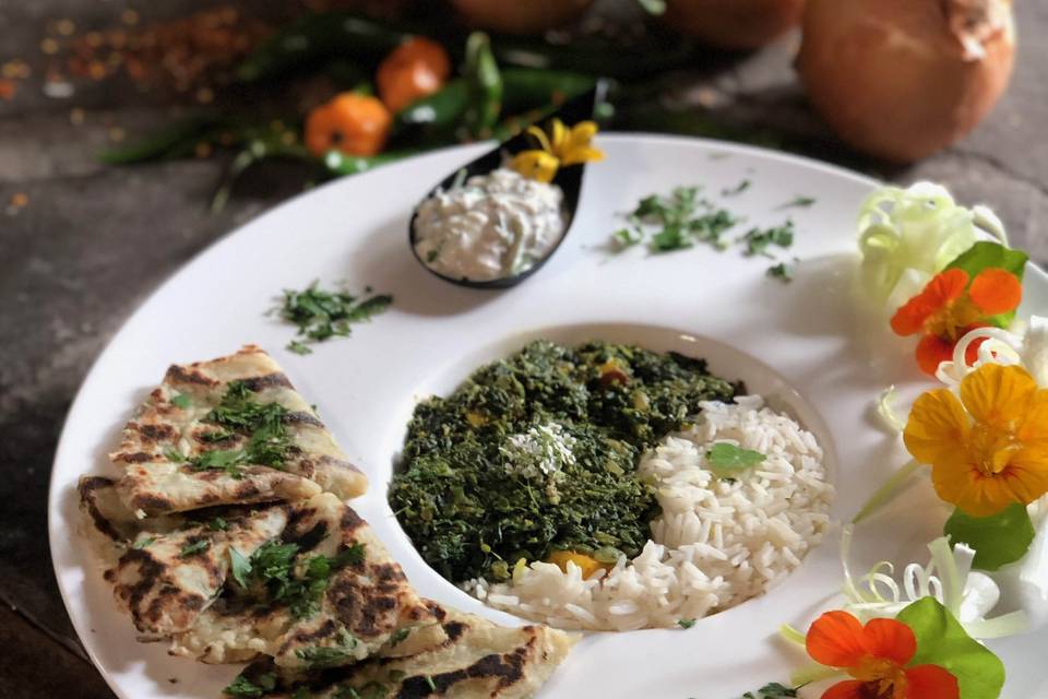 Saag panner, raita ,aloo parat