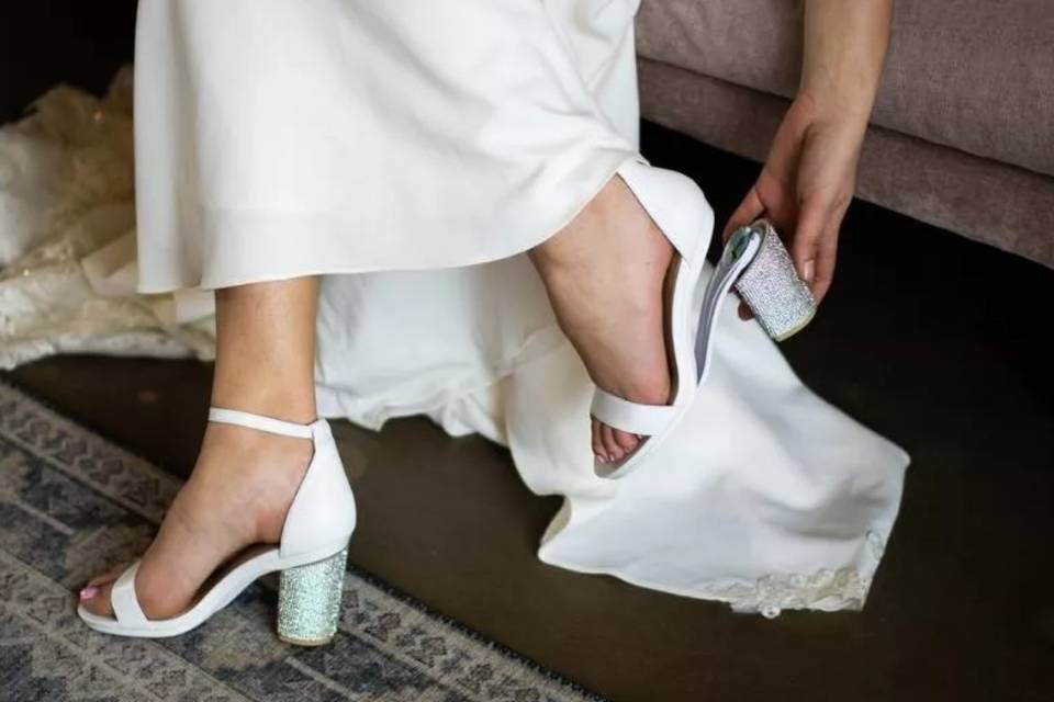 Complete Wedding Registry Checklist - Walking in Memphis in High Heels