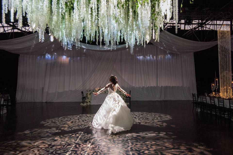 Couple's first dance