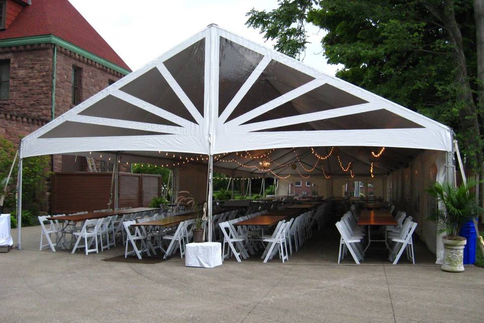 Outdoor tent up to 300