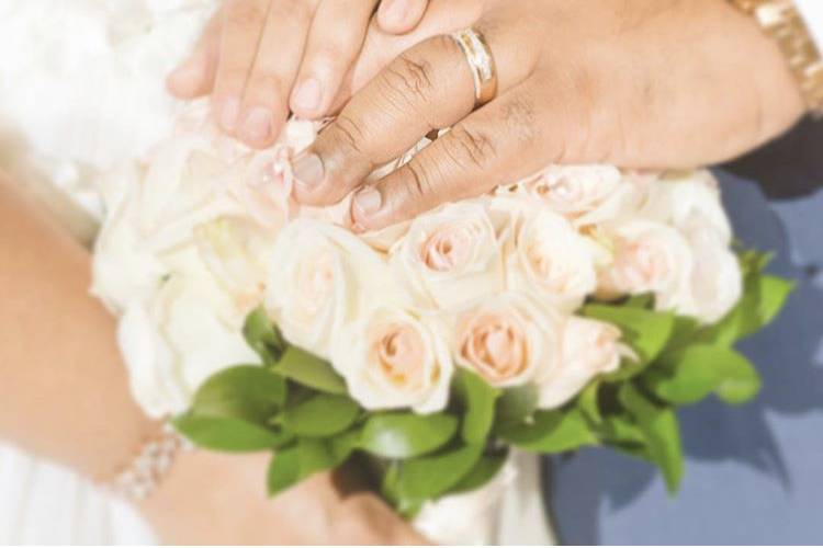 Hands on the bouquet