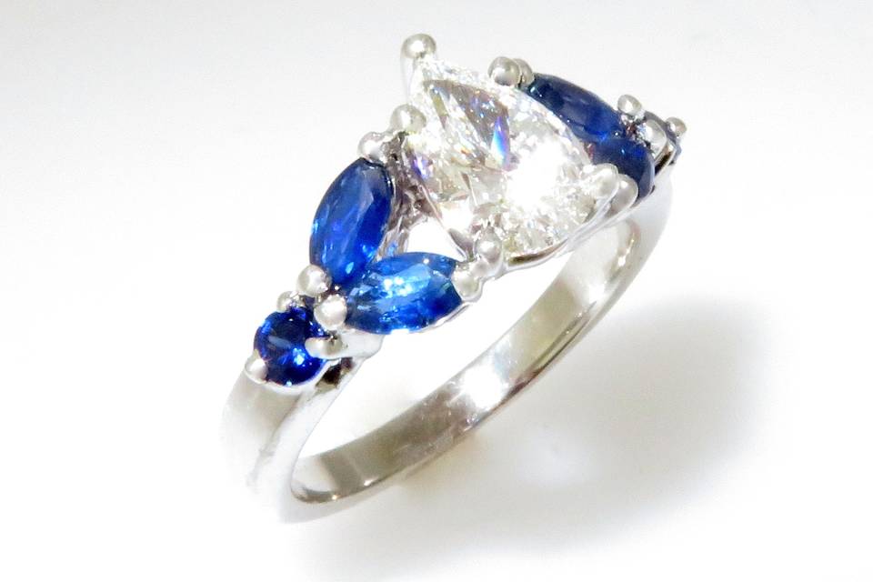 Pear cut Diamond & Sapphire