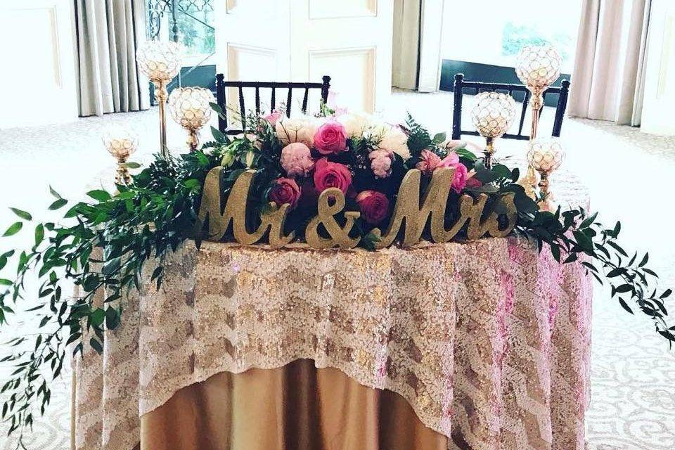 Mr and Mrs sign on table
