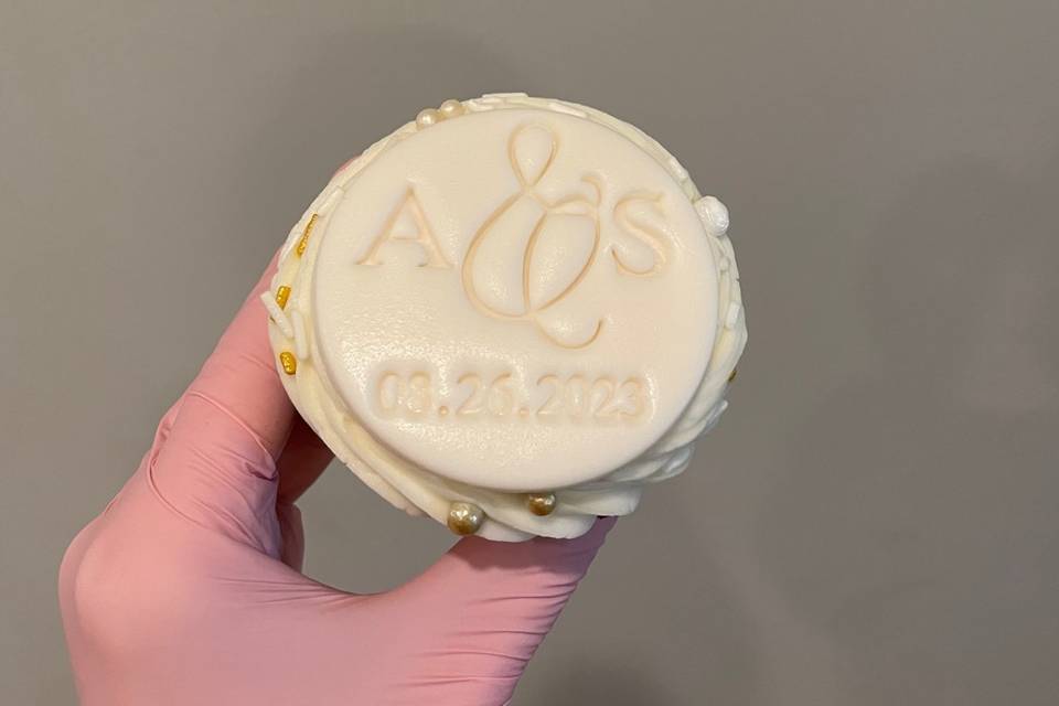 Custom wedding cupcakes