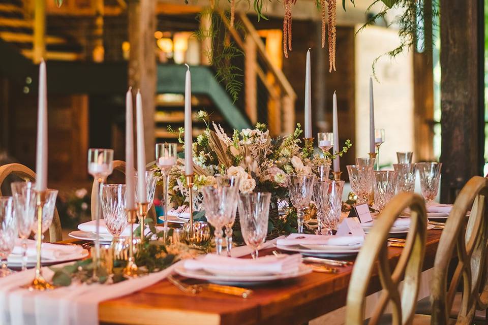 Table setting in barn