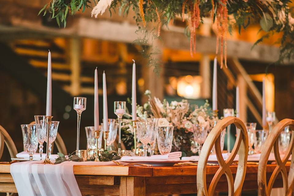 Table setting in barn