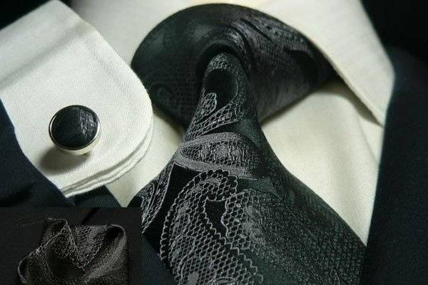 Beautiful Black Paisley Tie Set