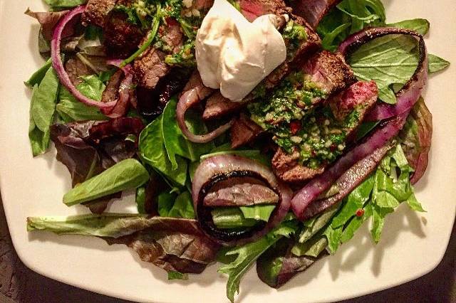 Steak chimichurri salad