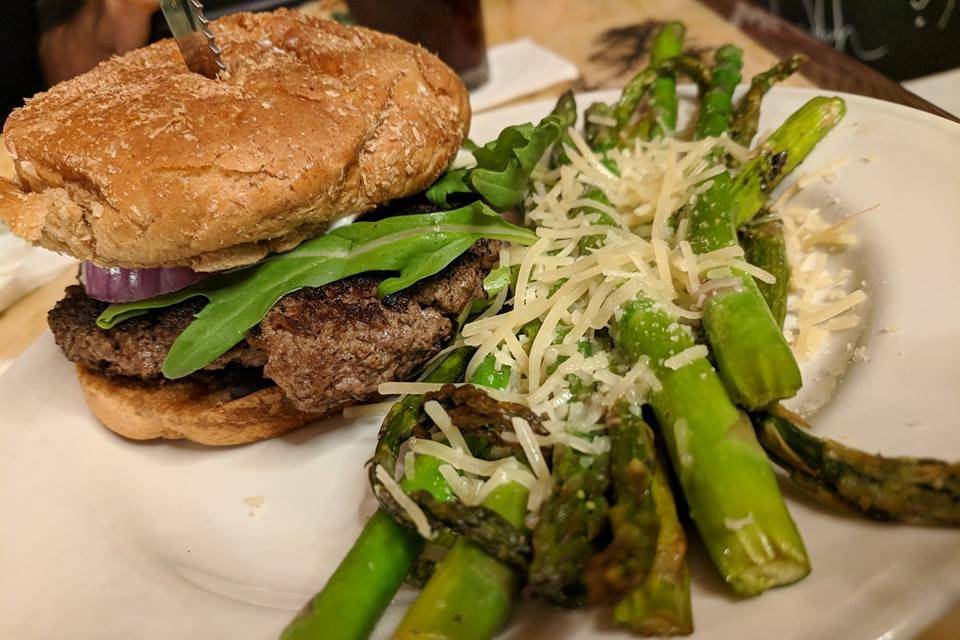 Burger & parmesan asparagus