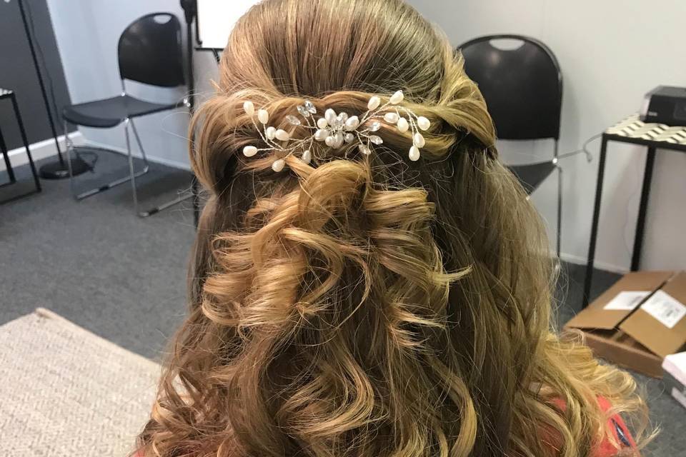 Bridesmaid curls