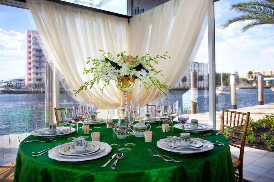 Table setting with green table cloth