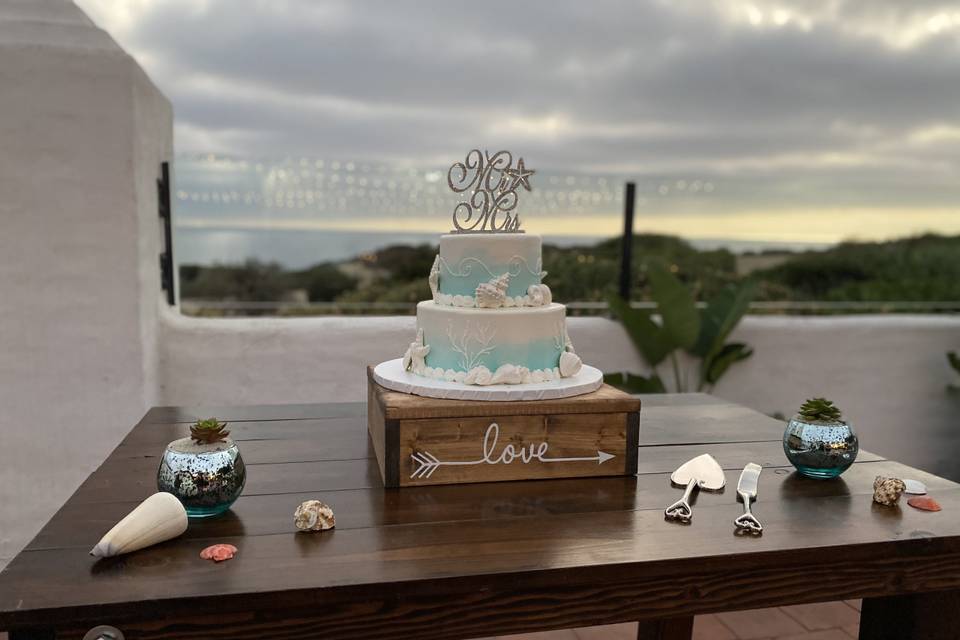 Wedding cake table