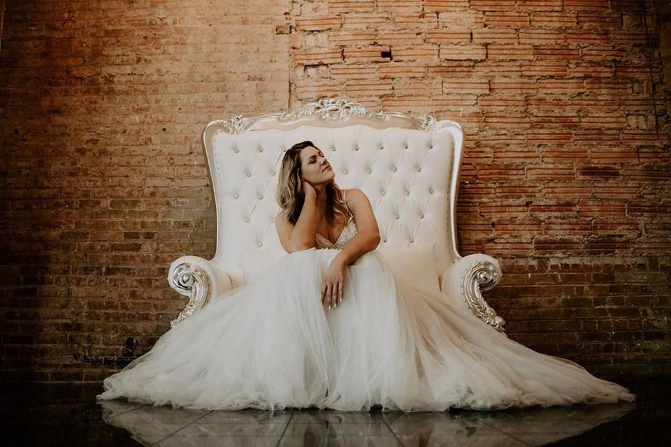 Bride on loveseat throne