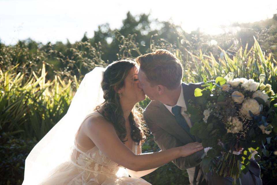 Couple kissing - Bestshots Photography