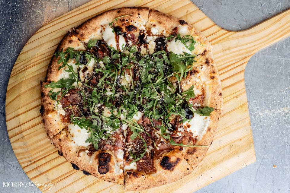Wood-fire pizza with greens