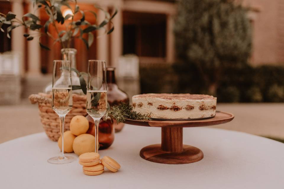 Wedding cake & champagne