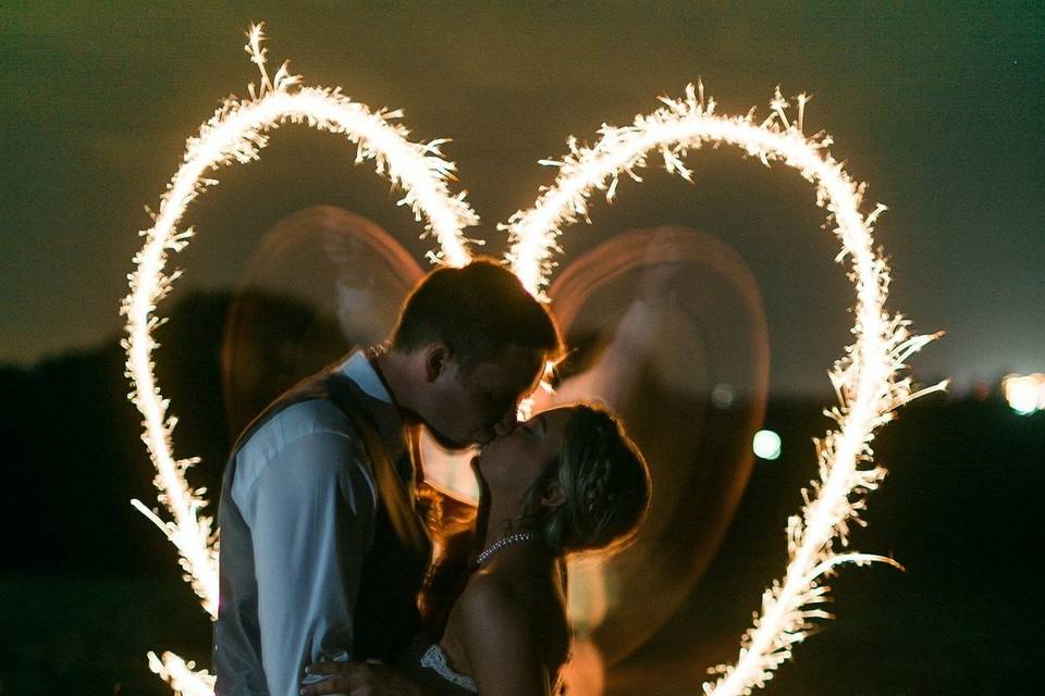 Light painting while newlyweds kiss