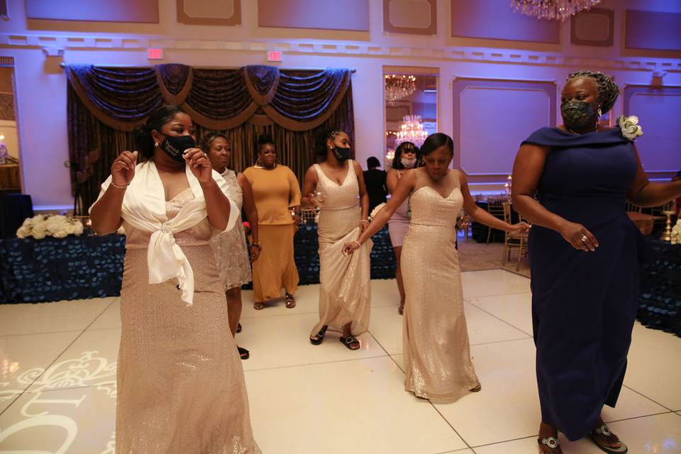 Dance floor Open