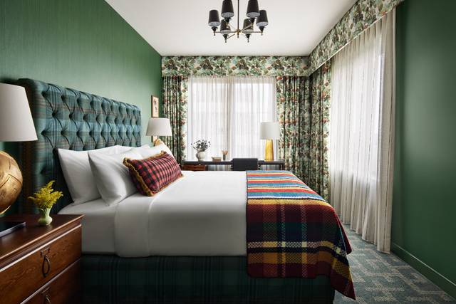 King Corner Suite Guestroom