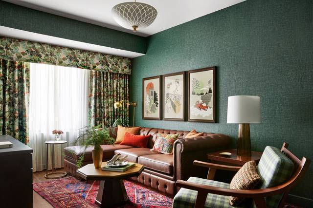 King Corner Suite Parlor