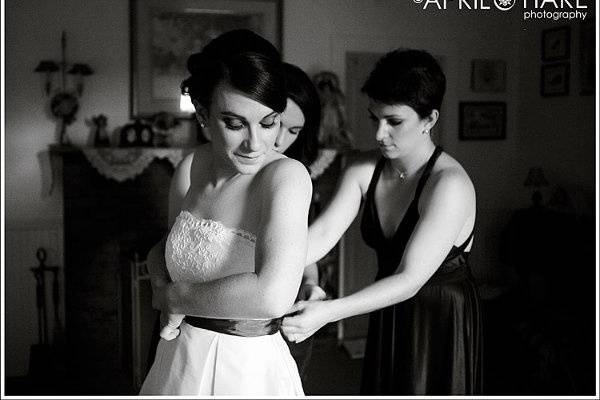 Bridal prep at Chatfield Botanic Gardens in Littleton, CO