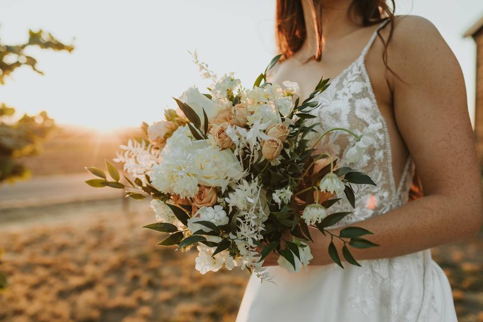 Neutral wedding bouquet