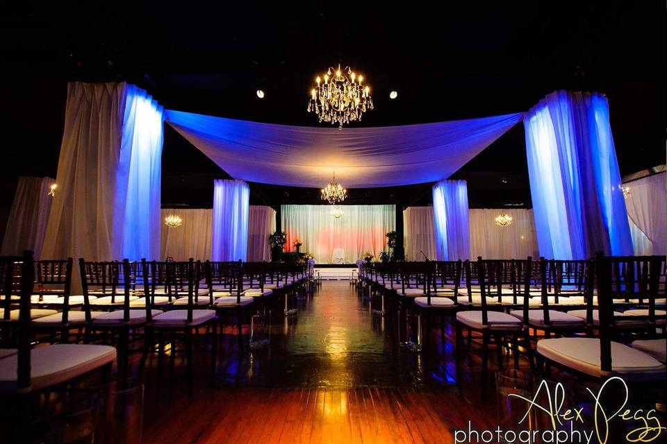Ceremony lighting and décor