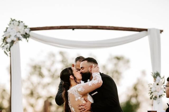 Altar kiss
