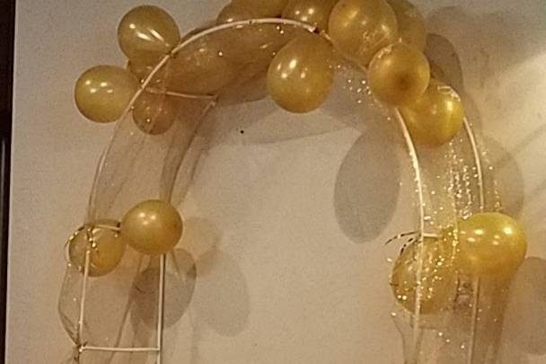 Balloon Arch Accents add color