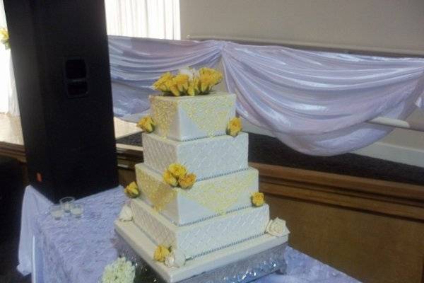 Five tiers cake, 220 slices