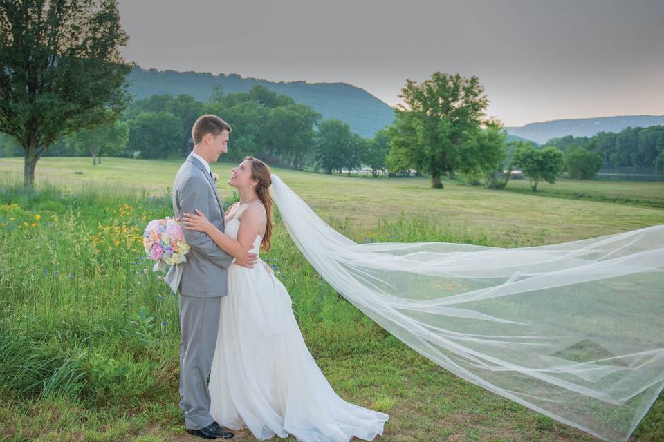Tennessee Riverplace Wedding - Chattanooga, TN - Photo by: Life with a View Studio