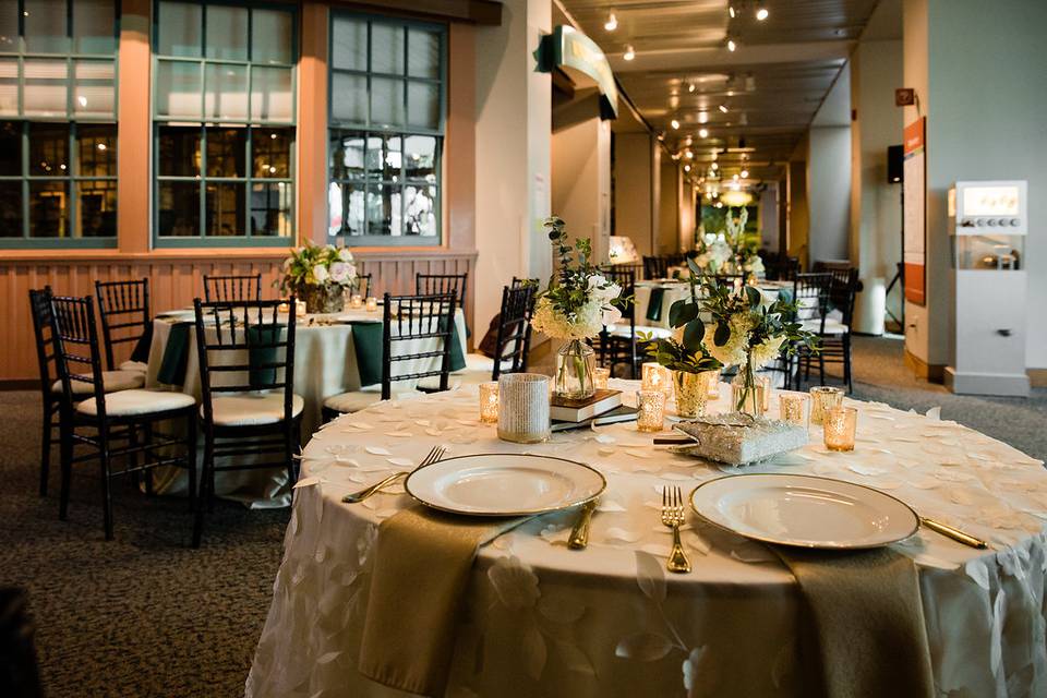 Elegant dinner reception