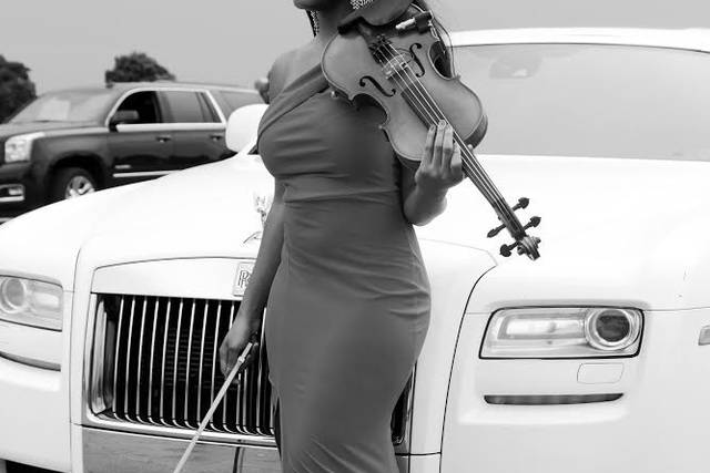 Pretty Stringz, Violinist