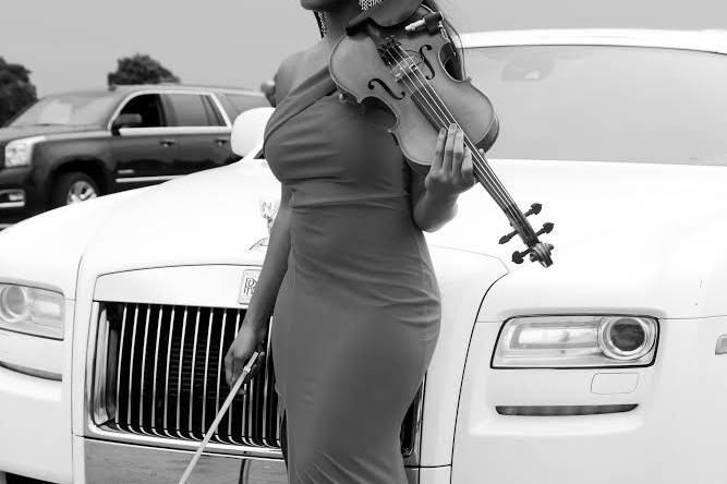 Pretty Stringz, Violinist