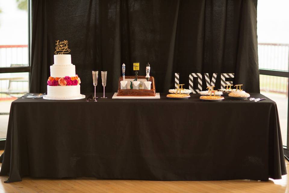 Wedding cake table