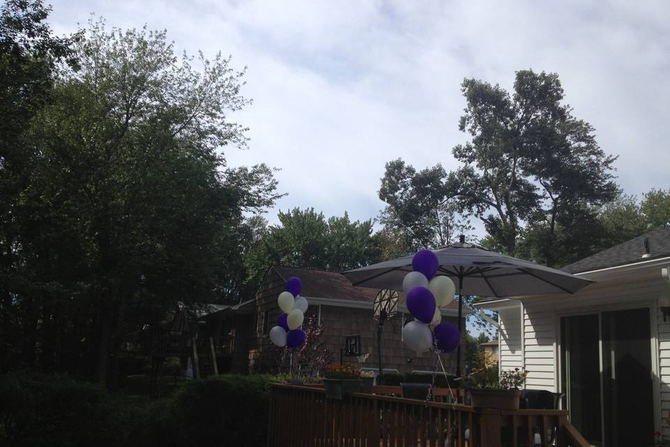 No detail left unattended, even the deck was flanked with balloons for decor!