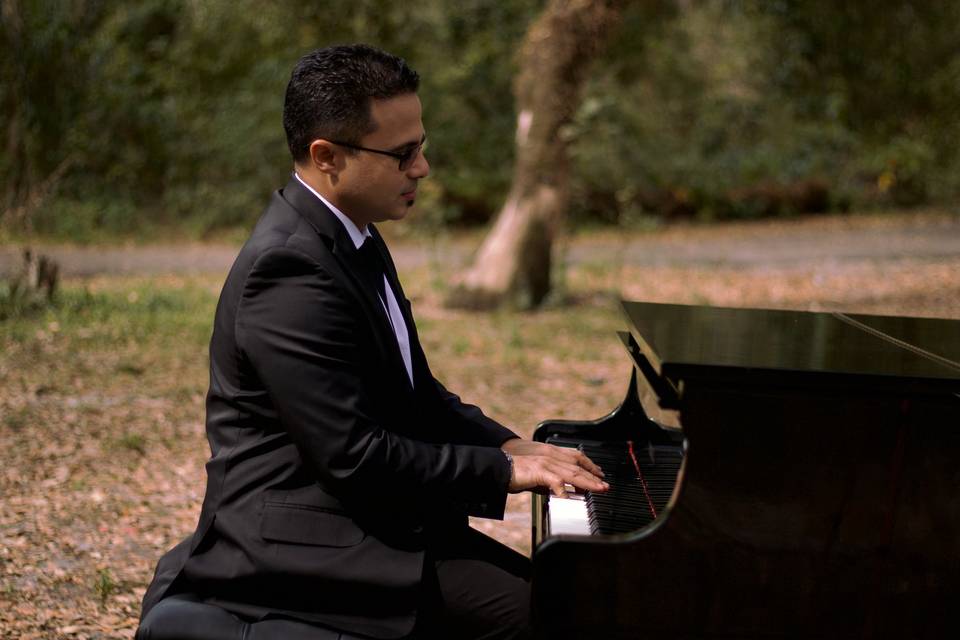 Pianist for ceremony