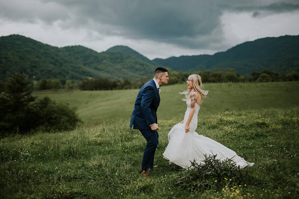 Wedding couple in the Blue Ridge Mountains