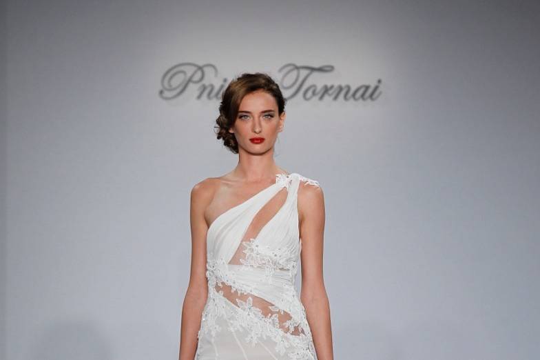 Perla D by Pnina Tornai	Style	14180		This a-line gown features a sweetheart neckline with a natural waist in lace. It has a chapel train and spaghetti straps. This gown is Exclusive to Kleinfeld Bridal.