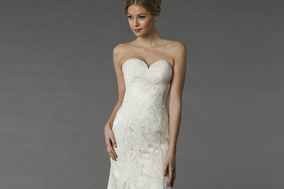 Pnina Tornai 4372		This sheath gown features a v-neck neckline with a natural waist in lace. It has a chapel train and a tank top. This gown is Exclusive to Kleinfeld Bridal.