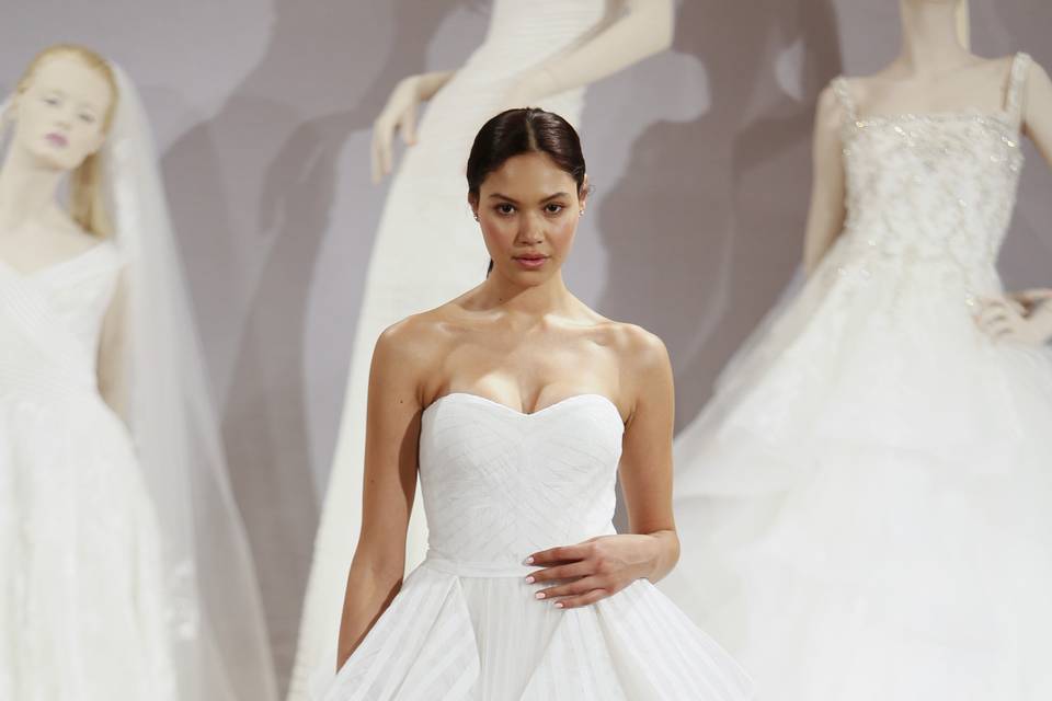 Tony Ward for Kleinfeld	Vanity		Off white sweetheart ballgown with lace ruffles, band detailing and a tulle skirt.