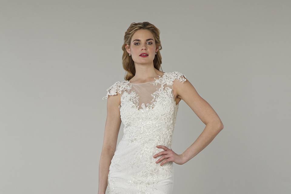 Tony Ward for Kleinfeld	Daniela		Short off white tulle dress with halter neckline and horizontal ribbon band detailing on the skirt.