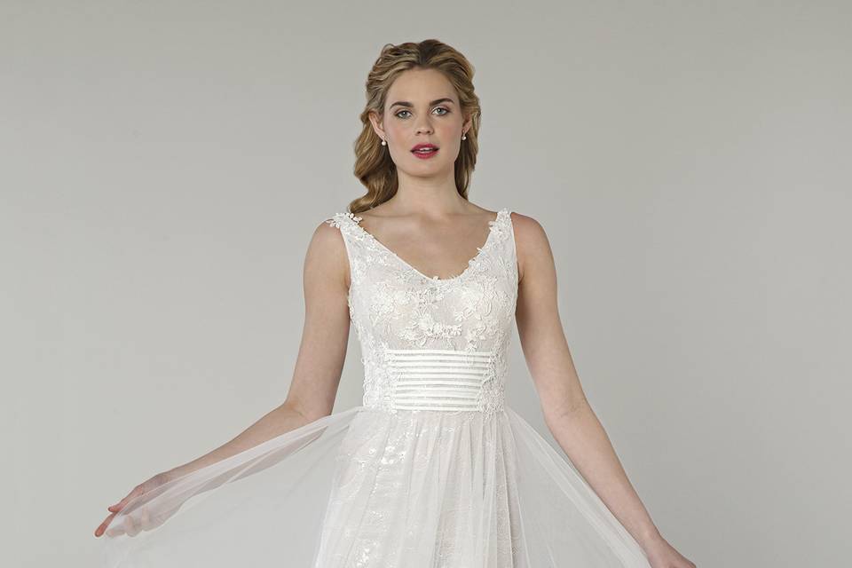 Tony Ward for Kleinfeld	Valentine		Off white silk tulle v-neckline gown with Macrame and lace appliques.