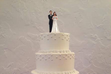 Plain wedding cake