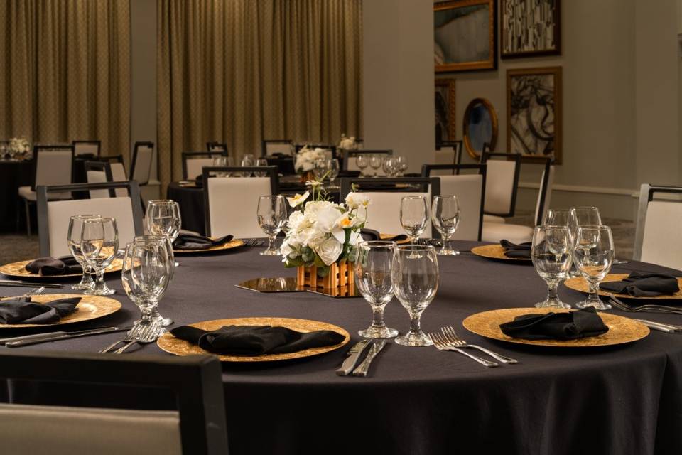 Gallery table set