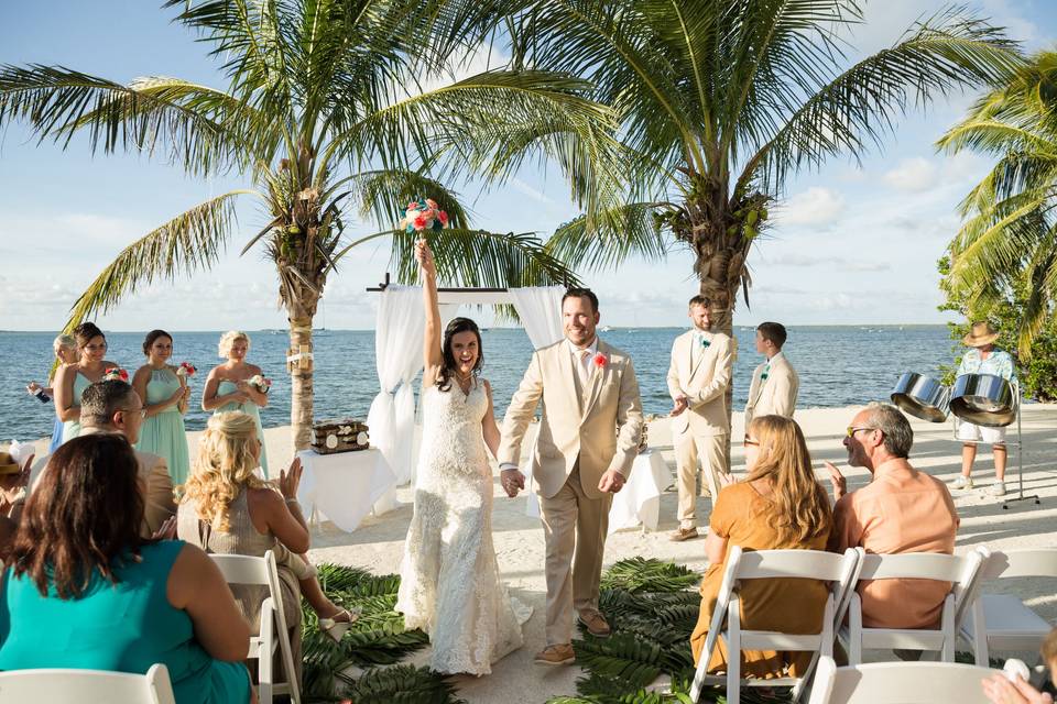 Newlyweds at the poolside