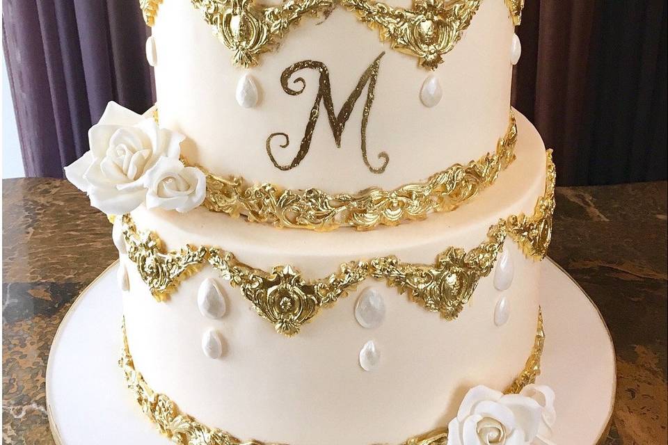 White and gold cake