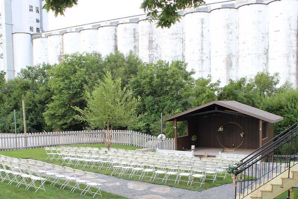 Dakota Theatre