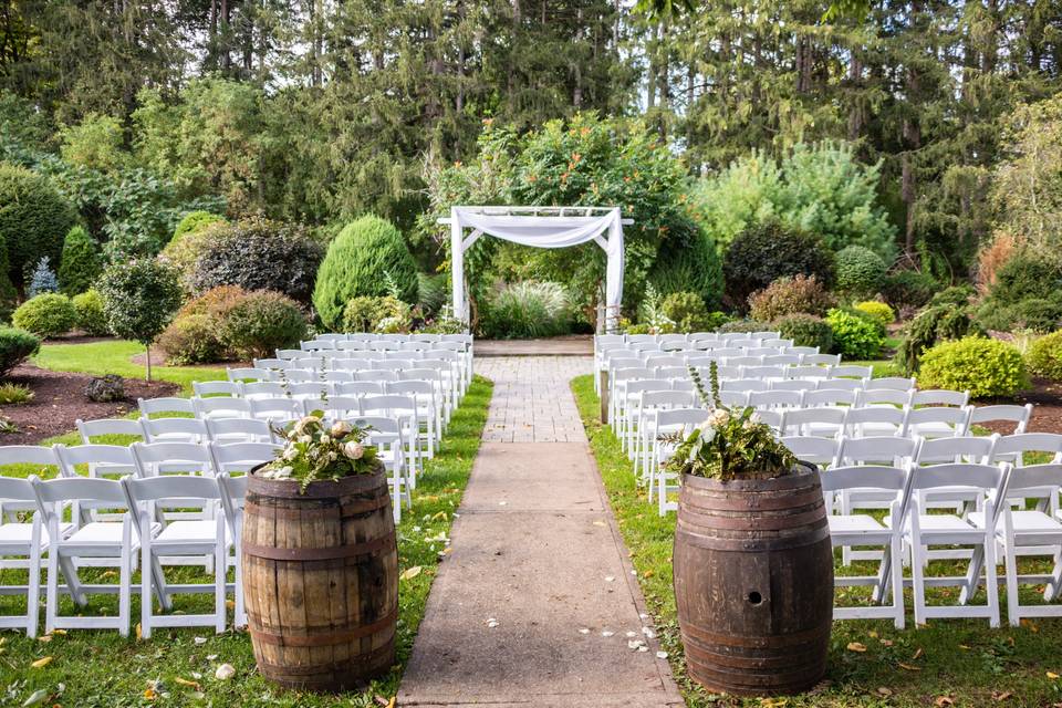 White chair ceremony design